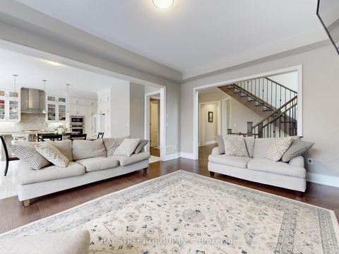 Photo 11 at 39 Cairns Gate, King City, King