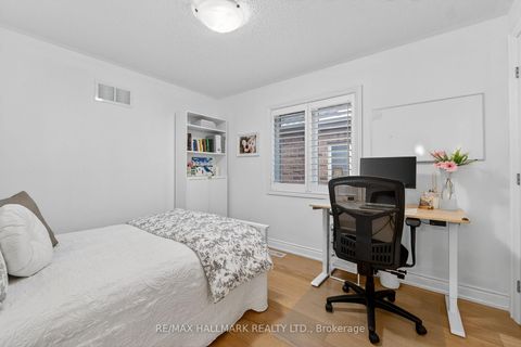 Photo 33 at 23 Wardlaw Place, Vellore Village, Vaughan