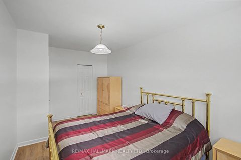 Photo 14 at 37 Avis Crescent, Parkview, Toronto