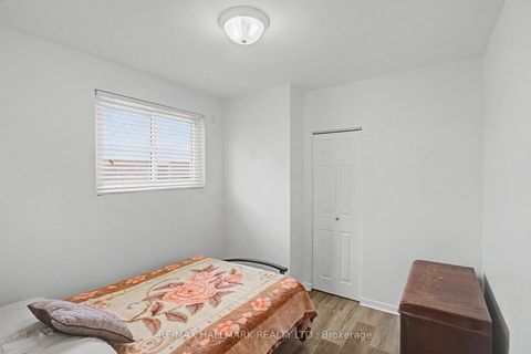 Photo 15 at 37 Avis Crescent, Parkview, Toronto