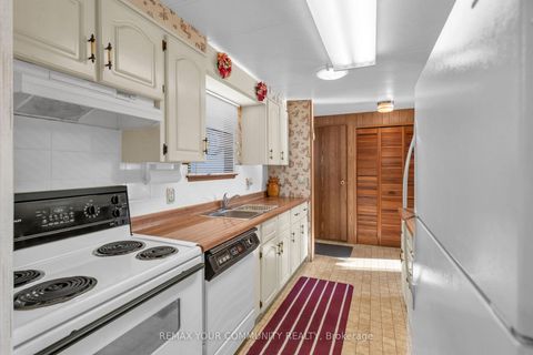 Photo 26 at 22 Emery Court, Sutton & Jackson's Point, Georgina