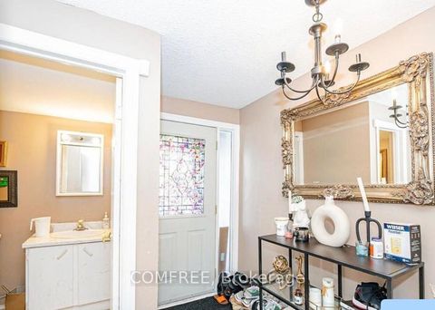 Photo 3 at 11 - 4020 Brandon Gate Drive, Malton, Mississauga