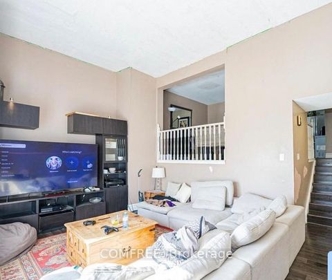 Photo 4 at 11 - 4020 Brandon Gate Drive, Malton, Mississauga