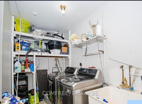 Photo 7 at 11 - 4020 Brandon Gate Drive, Malton, Mississauga