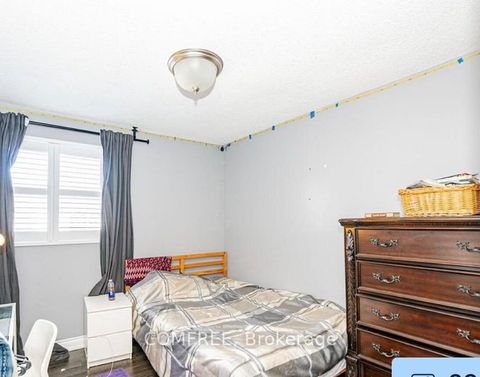 Photo 8 at 11 - 4020 Brandon Gate Drive, Malton, Mississauga