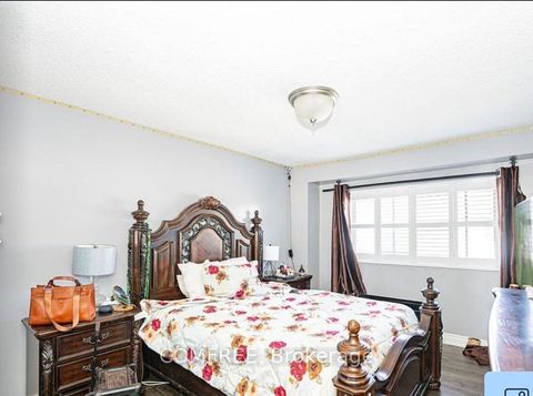 Photo 9 at 11 - 4020 Brandon Gate Drive, Malton, Mississauga