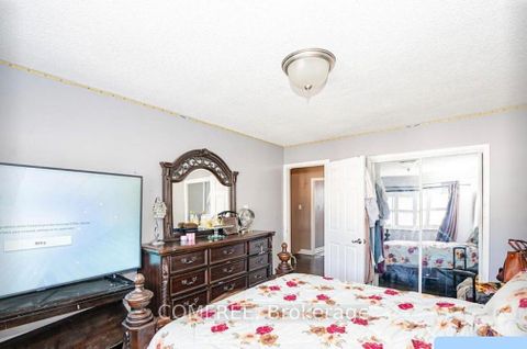 Photo 10 at 11 - 4020 Brandon Gate Drive, Malton, Mississauga