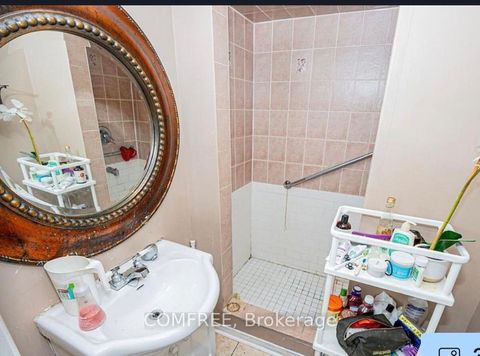 Photo 14 at 11 - 4020 Brandon Gate Drive, Malton, Mississauga