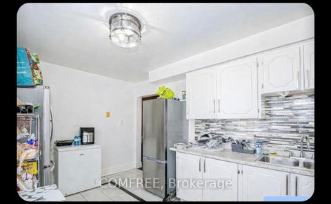 Photo 15 at 11 - 4020 Brandon Gate Drive, Malton, Mississauga