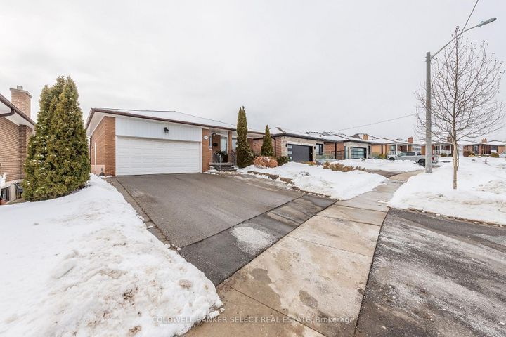 Photo 2 at 72 Mayall Avenue, CFB, Toronto