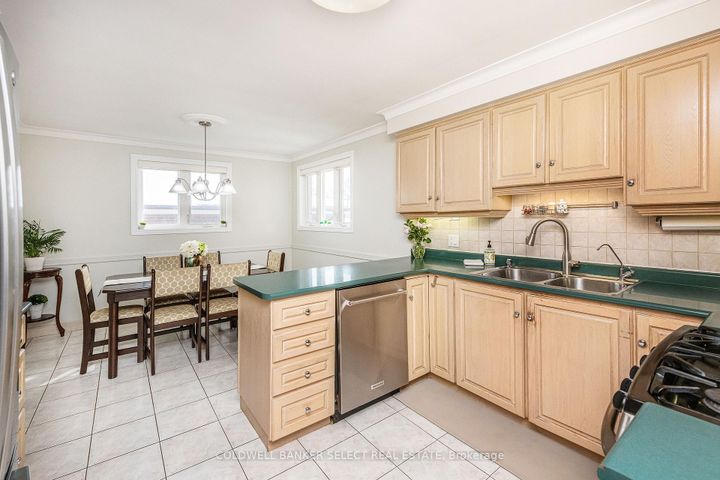 Photo 11 at 72 Mayall Avenue, CFB, Toronto