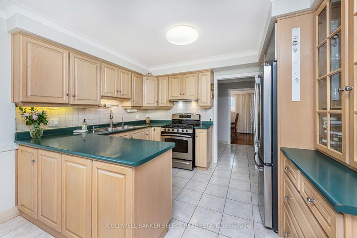 Photo 14 at 72 Mayall Avenue, CFB, Toronto