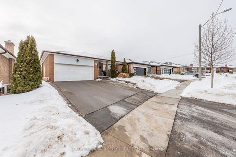 Photo 2 at 72 Mayall Avenue, CFB, Toronto