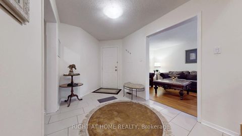 Photo 2 at 86 Weldrick Road E, Harding, Richmond Hill