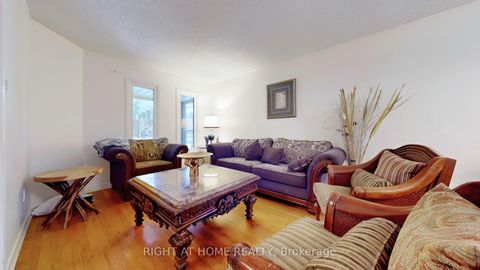 Photo 4 at 86 Weldrick Road E, Harding, Richmond Hill