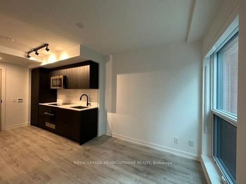 Photo 3 at 604 - 327 King Street W, Waterfront Communities C1, Toronto
