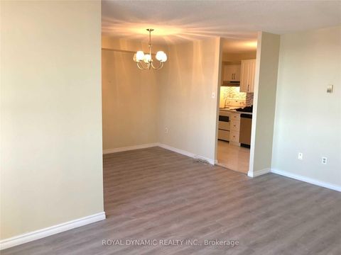 Photo 4 at 806 - 15 Torrance Road, Eglinton East, Toronto