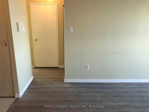 Photo 6 at 806 - 15 Torrance Road, Eglinton East, Toronto