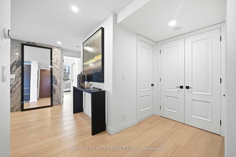 Photo 7 at 2209 - 180 University Avenue, Bay Street Corridor, Toronto