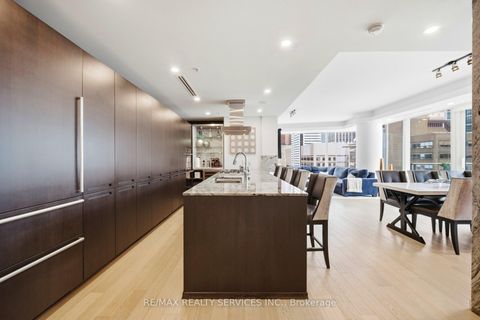 Photo 9 at 2209 - 180 University Avenue, Bay Street Corridor, Toronto