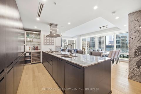 Photo 12 at 2209 - 180 University Avenue, Bay Street Corridor, Toronto