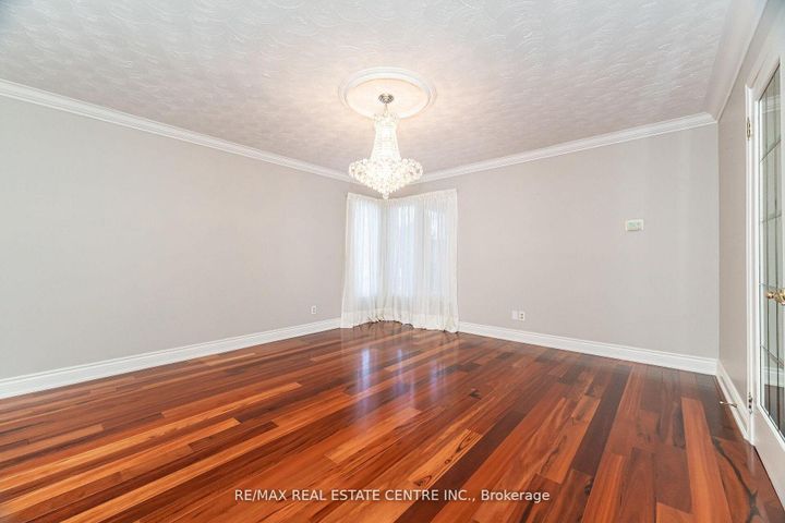 Photo 5 at 15 Brookbank Court, Heart Lake East, Brampton