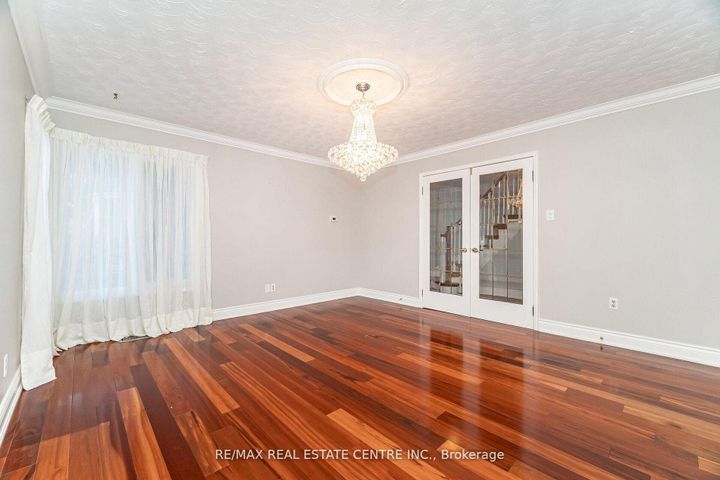 Photo 6 at 15 Brookbank Court, Heart Lake East, Brampton