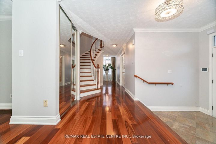 Photo 11 at 15 Brookbank Court, Heart Lake East, Brampton