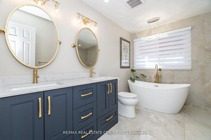 Photo 15 at 15 Brookbank Court, Heart Lake East, Brampton