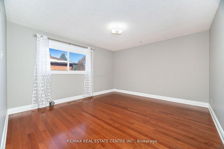 Photo 20 at 15 Brookbank Court, Heart Lake East, Brampton