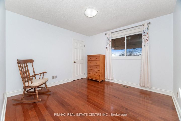 Photo 21 at 15 Brookbank Court, Heart Lake East, Brampton