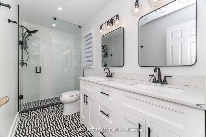 Photo 22 at 15 Brookbank Court, Heart Lake East, Brampton