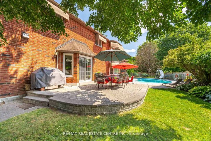 Photo 24 at 15 Brookbank Court, Heart Lake East, Brampton