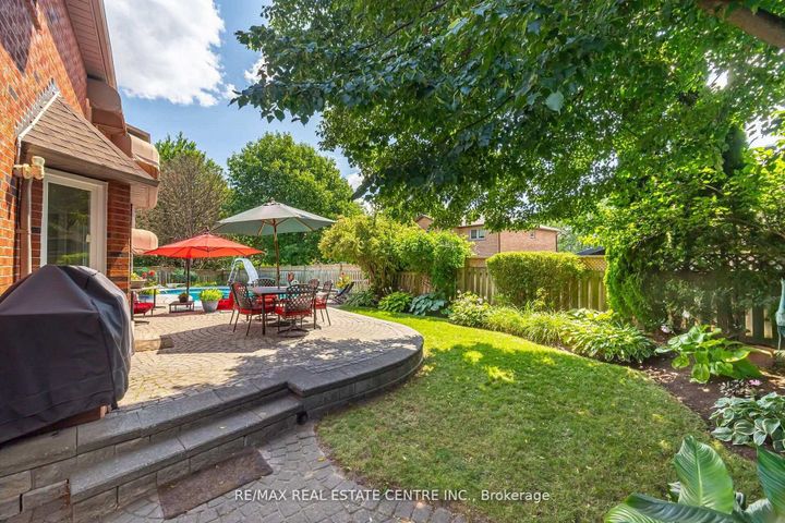 Photo 25 at 15 Brookbank Court, Heart Lake East, Brampton