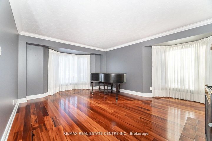 Photo 28 at 15 Brookbank Court, Heart Lake East, Brampton