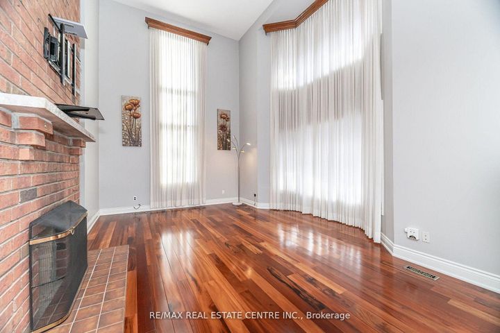 Photo 31 at 15 Brookbank Court, Heart Lake East, Brampton