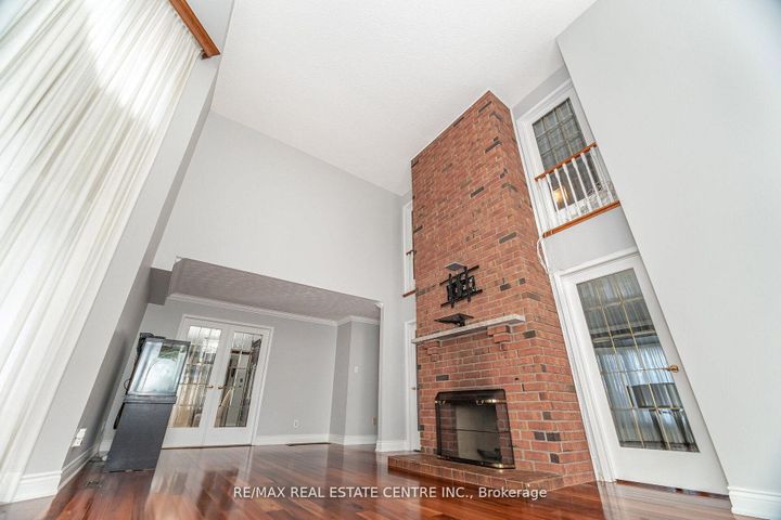 Photo 32 at 15 Brookbank Court, Heart Lake East, Brampton