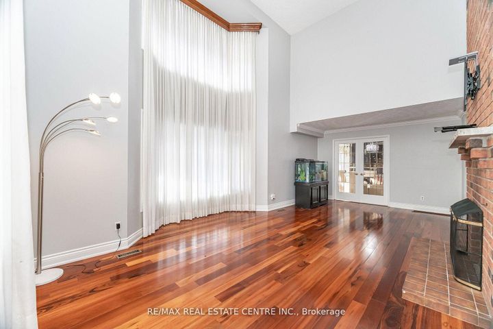 Photo 33 at 15 Brookbank Court, Heart Lake East, Brampton