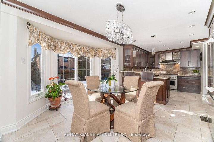 Photo 34 at 15 Brookbank Court, Heart Lake East, Brampton