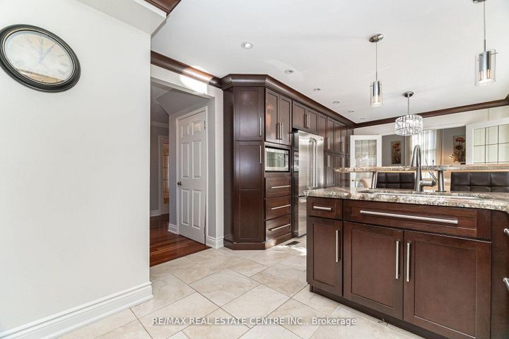 Photo 38 at 15 Brookbank Court, Heart Lake East, Brampton