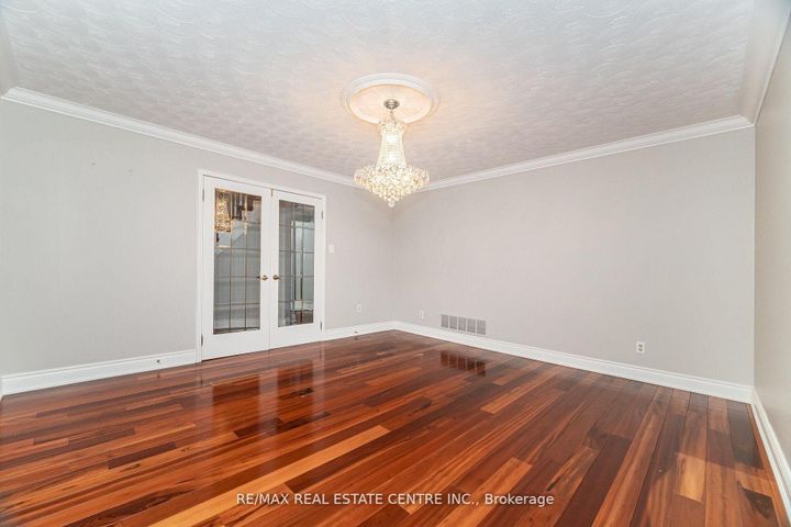 Photo 40 at 15 Brookbank Court, Heart Lake East, Brampton