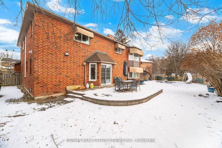 Photo 41 at 15 Brookbank Court, Heart Lake East, Brampton