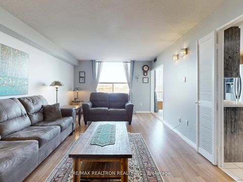 Photo 5 at 1015 - 40 Harding Boulevard W, North Richvale, Richmond Hill