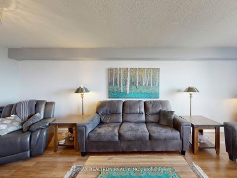 Photo 7 at 1015 - 40 Harding Boulevard W, North Richvale, Richmond Hill