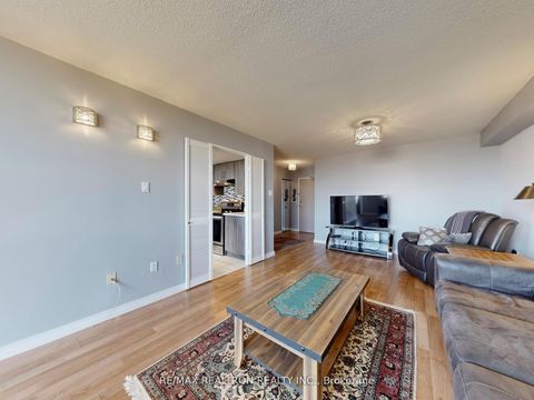 Photo 9 at 1015 - 40 Harding Boulevard W, North Richvale, Richmond Hill