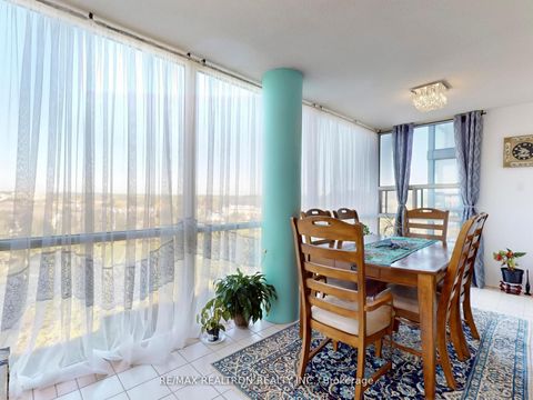 Photo 10 at 1015 - 40 Harding Boulevard W, North Richvale, Richmond Hill