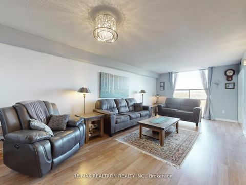 Photo 12 at 1015 - 40 Harding Boulevard W, North Richvale, Richmond Hill