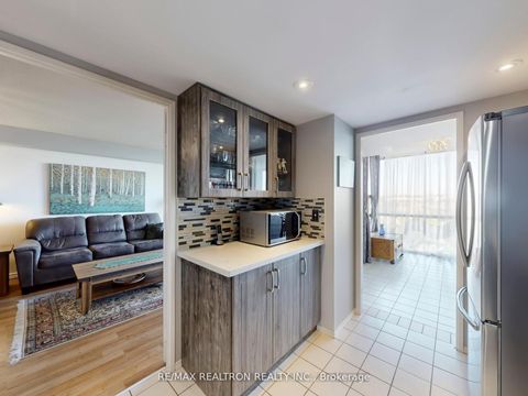 Photo 16 at 1015 - 40 Harding Boulevard W, North Richvale, Richmond Hill