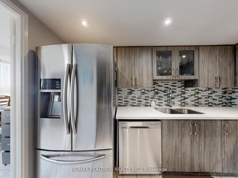 Photo 17 at 1015 - 40 Harding Boulevard W, North Richvale, Richmond Hill