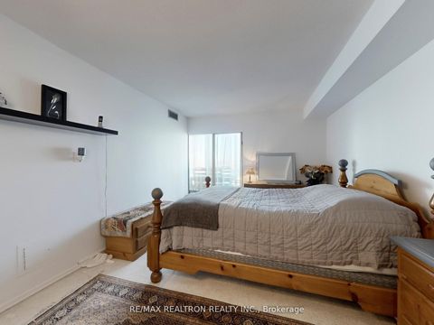 Photo 22 at 1015 - 40 Harding Boulevard W, North Richvale, Richmond Hill